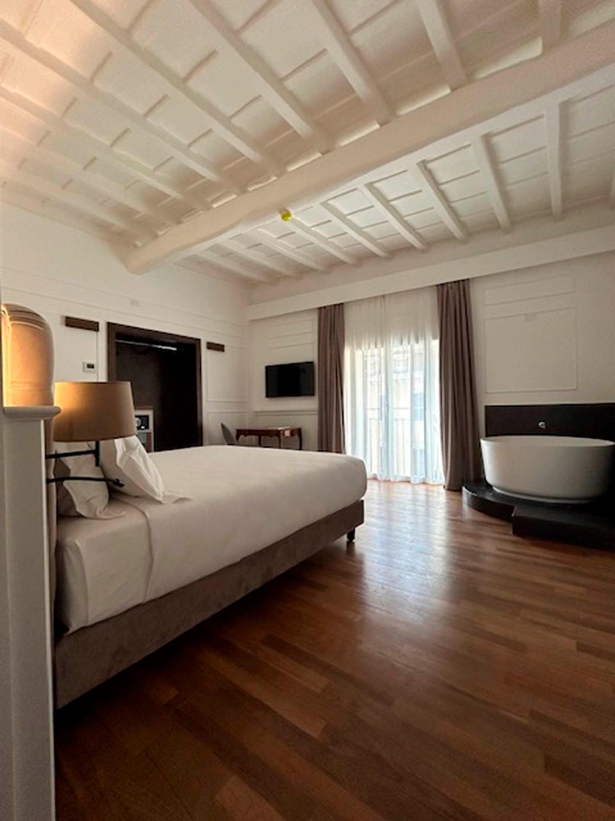 Photos | PALAZZO GOLDONI CONDOTTI COLLECTION, ROME