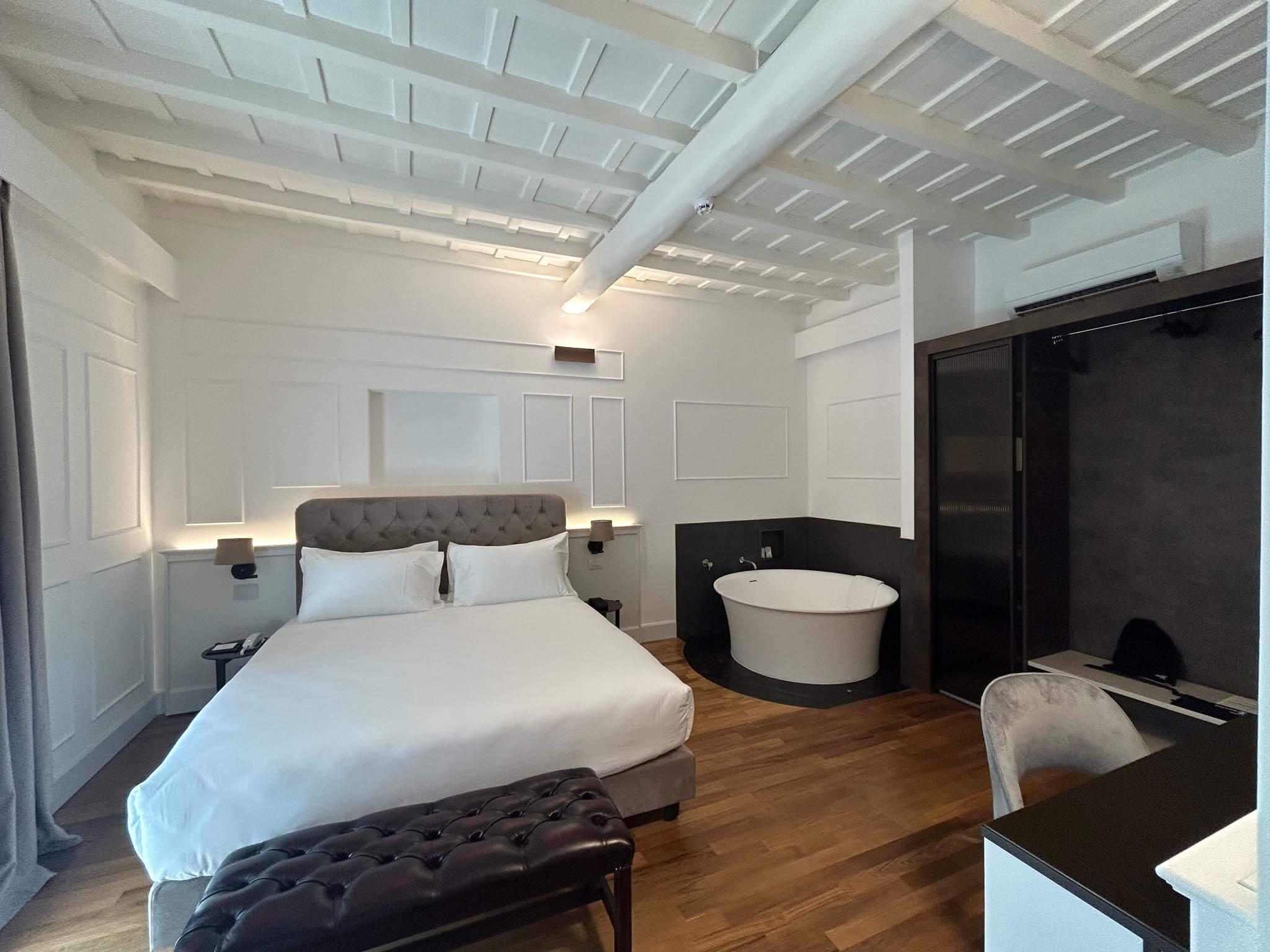 Photos | PALAZZO GOLDONI CONDOTTI COLLECTION, ROME